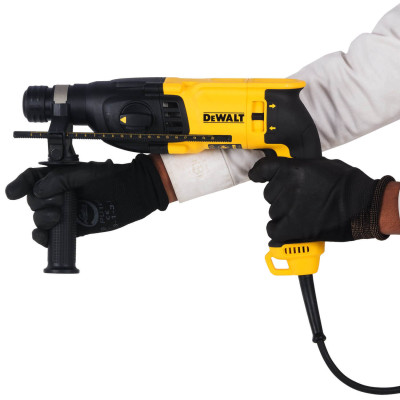Купити Перфоратор мережевий SDS-Plus DeWALT D25133K. Офіційний фірмовий магазин Dewalt Stanley Black+Decker Bostitch, фірмова гарантія